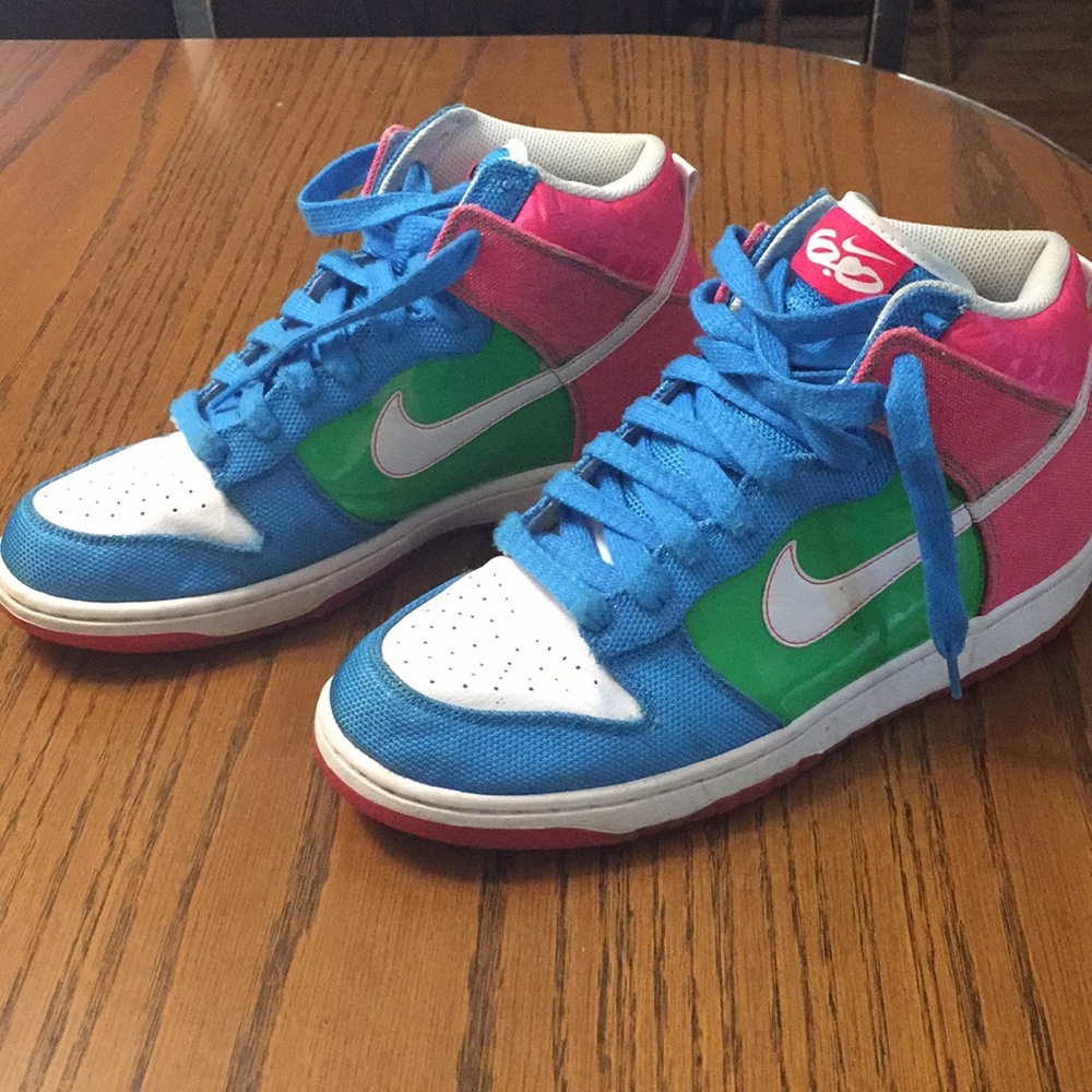 Nike Women’s Size 11 High Top Shoes